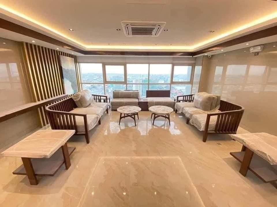 Coast By J 40th Floor Penthouse Apartment