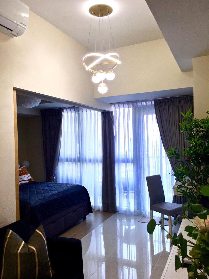 New & Modern Cozy 1br W/ Balcony@bgc, Wifi 300mbps * Manila
