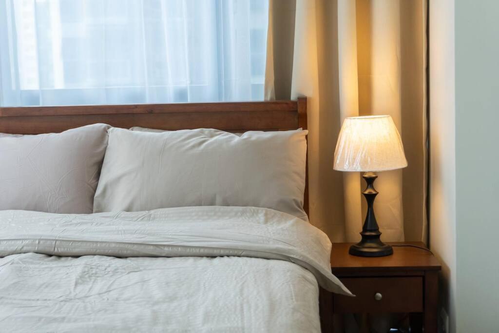 A2j Luxury Uptown 3br Near Uptown Mall Apartment Manila