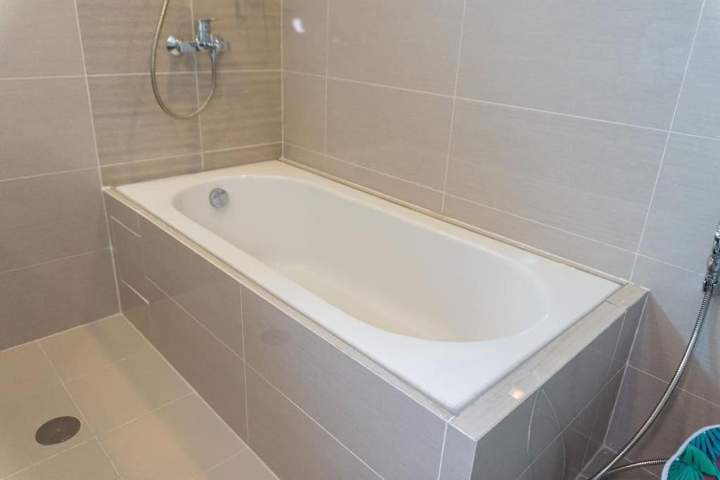A2j Luxury Uptown 3br Near Uptown Mall Apartment
