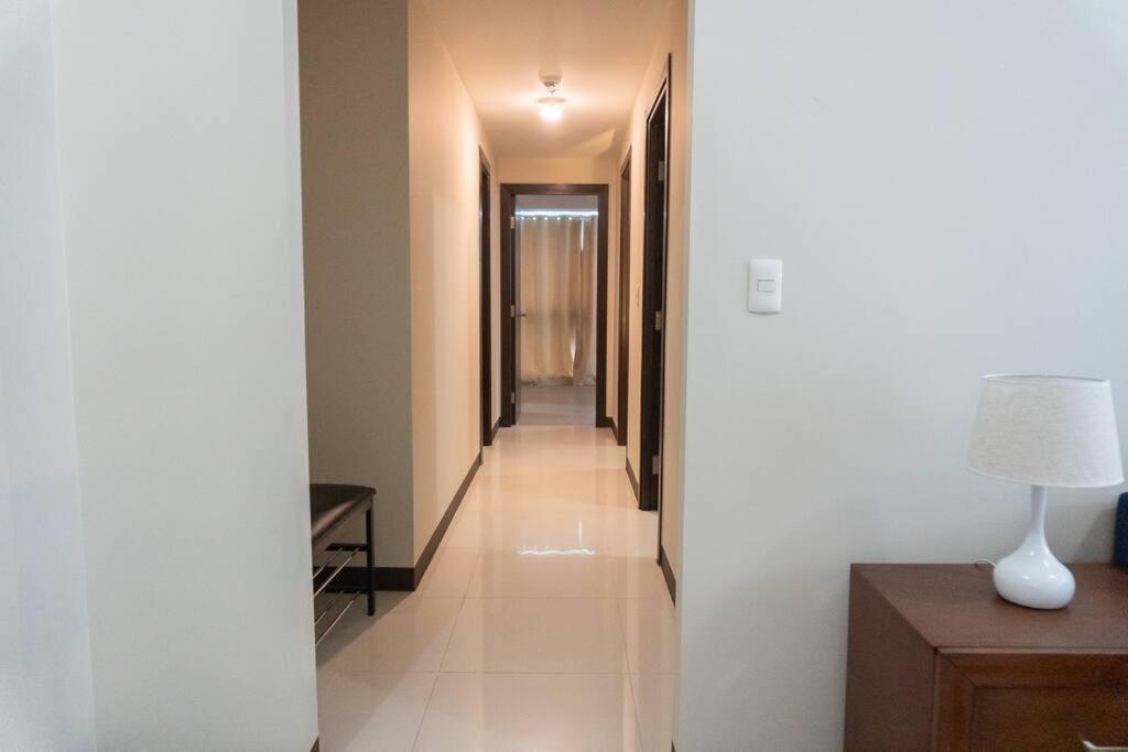A2j Luxury Uptown 3br Near Uptown Mall Manila