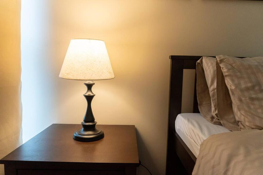Apartment A2j Luxury Uptown 3br Near Uptown Mall Manila