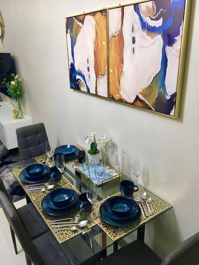 New & Modern Cozy 1br W/ Balcony@bgc, Wifi 300mbps Apartment *