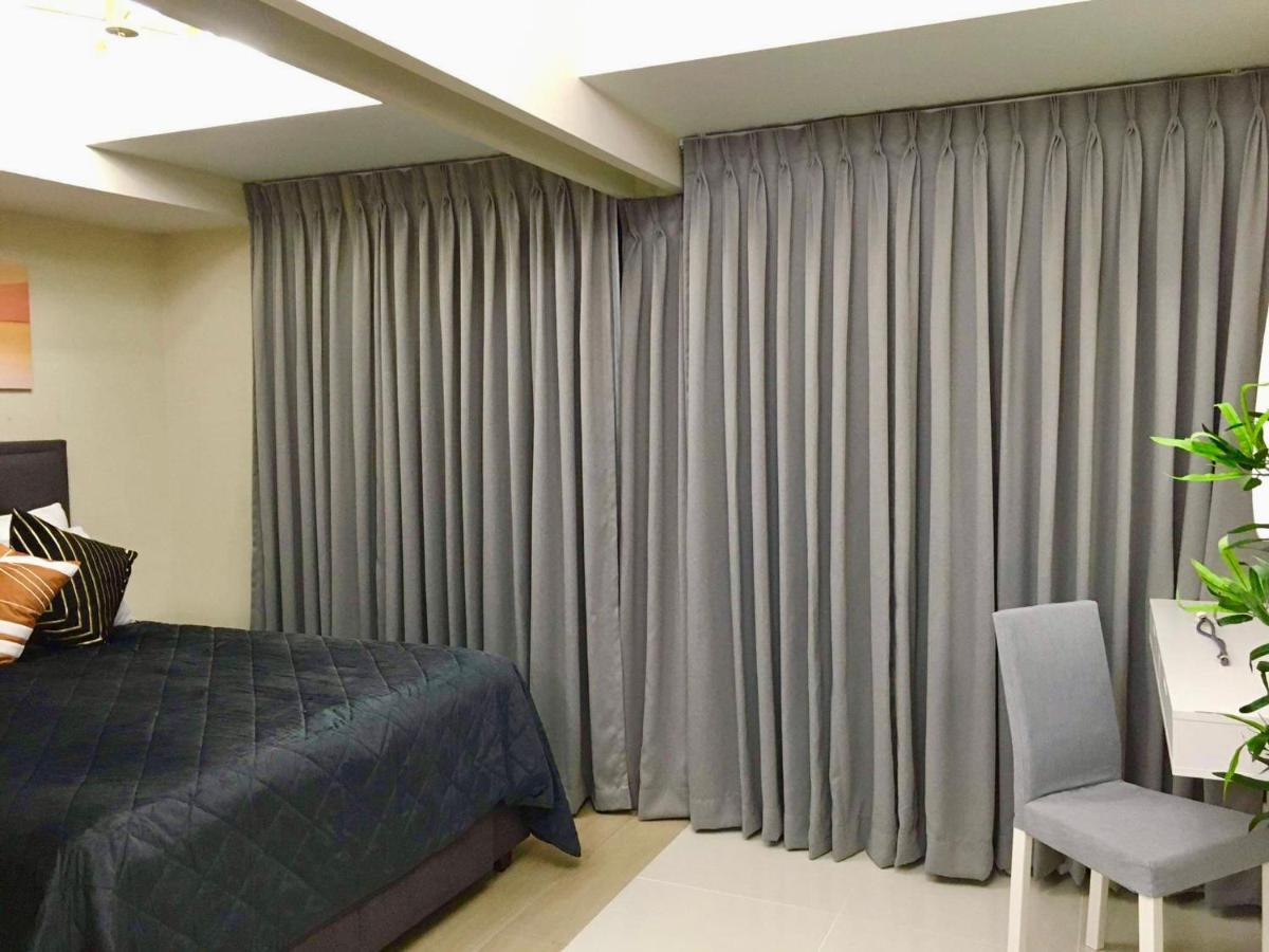 New & Modern Cozy 1br W/ Balcony@bgc, Wifi 300mbps Manila