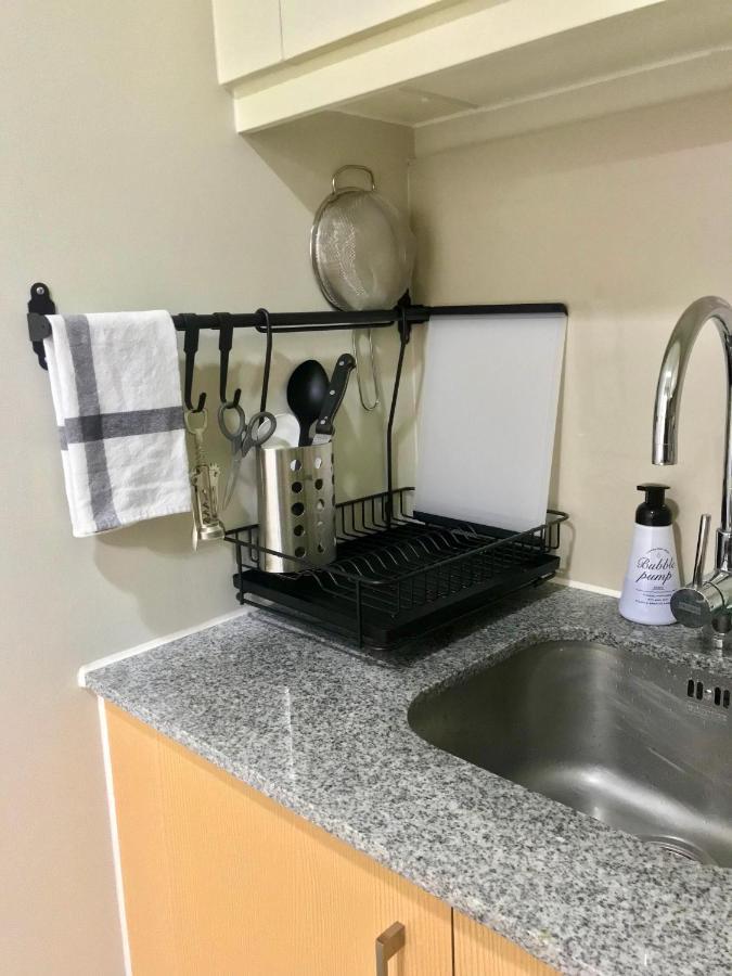 New & Modern Cozy 1br W/ Balcony@bgc, Wifi 300mbps Manila