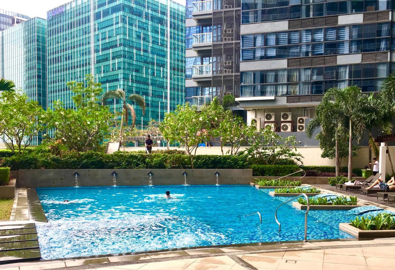 Apartment New & Modern Cozy 1br W/ Balcony@bgc, Wifi 300mbps Manila