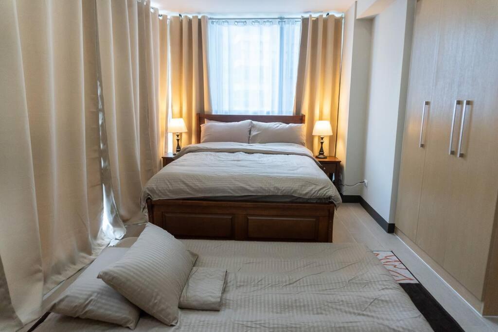 Apartment A2j Luxury Uptown 3br Near Uptown Mall Manila