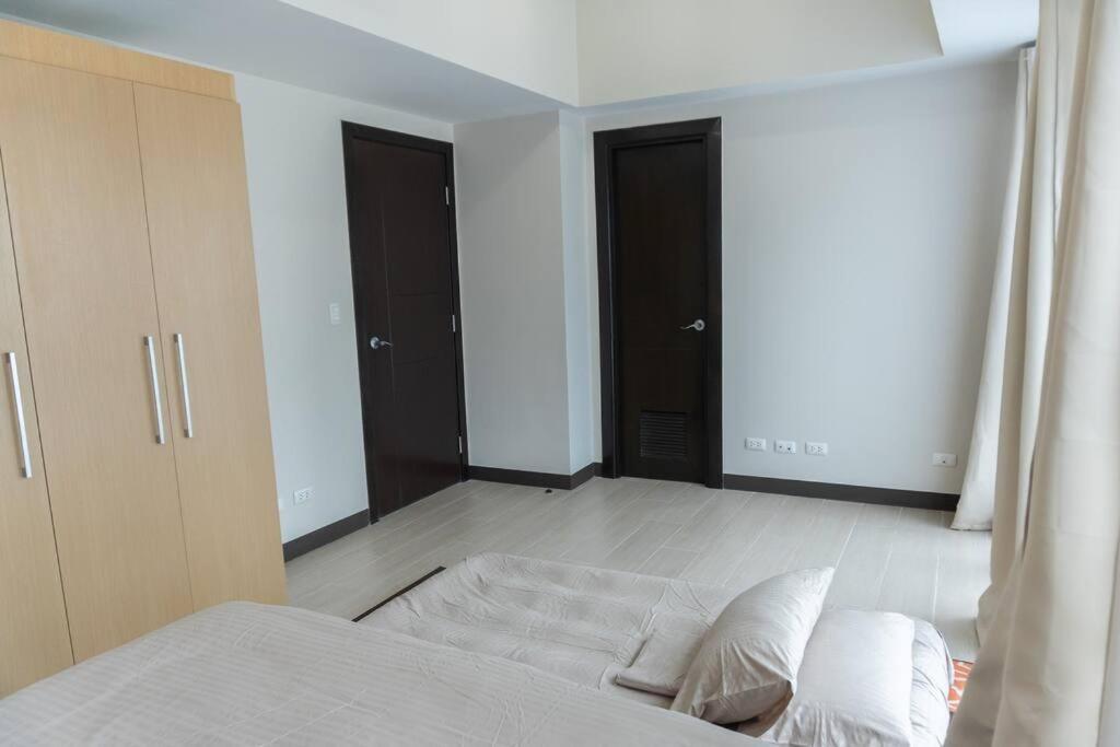 A2j Luxury Uptown 3br Near Uptown Mall Apartment
