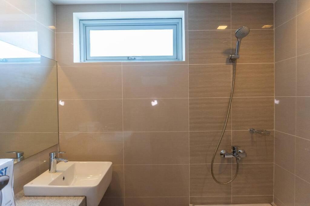 A2j Luxury Uptown 3br Near Uptown Mall Apartment *