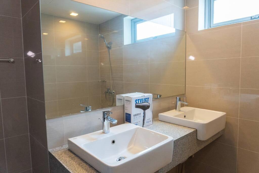 A2j Luxury Uptown 3br Near Uptown Mall * Manila