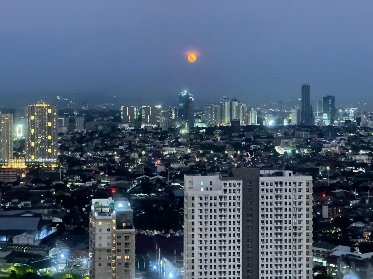 The Celandine * Manila