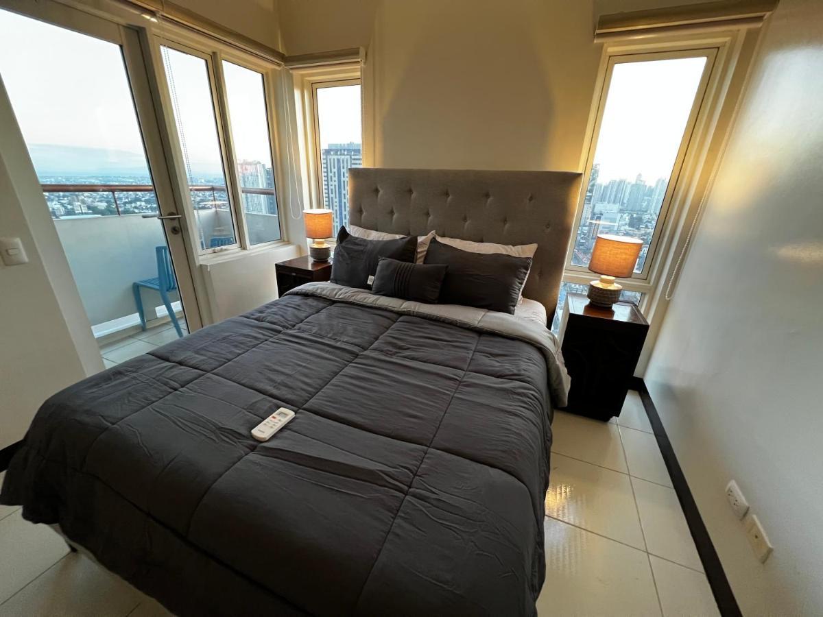 Amazing Views Across Shangrila Mall And Near Megamall Greenfield District *