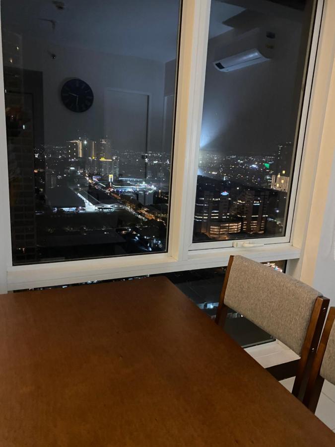 Amazing Views Across Shangrila Mall And Near Megamall Greenfield District * Manila