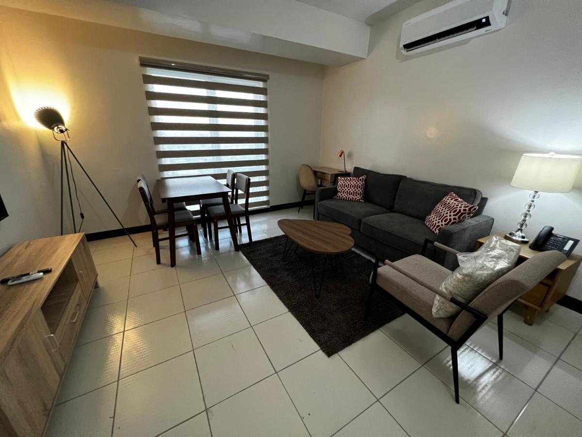 Amazing Views Across Shangrila Mall And Near Megamall Greenfield District Apartment