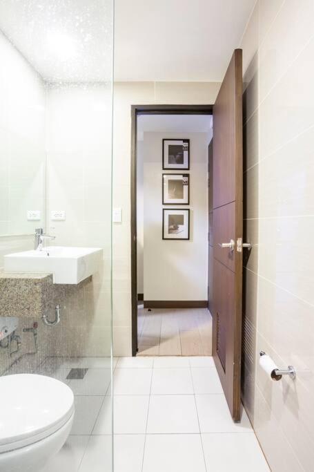 Refined & Homey Luxury Apartment Manila