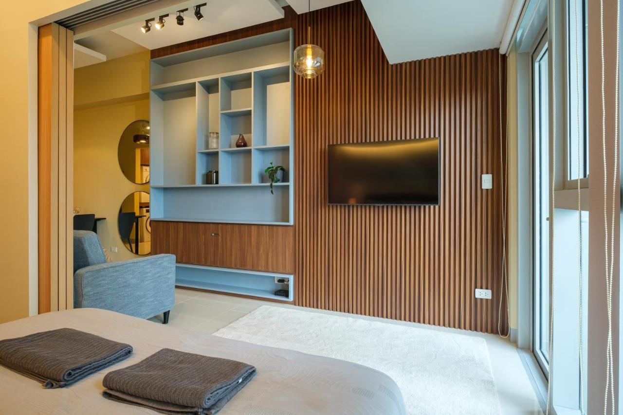 Uptown Parksuites Modern Manila