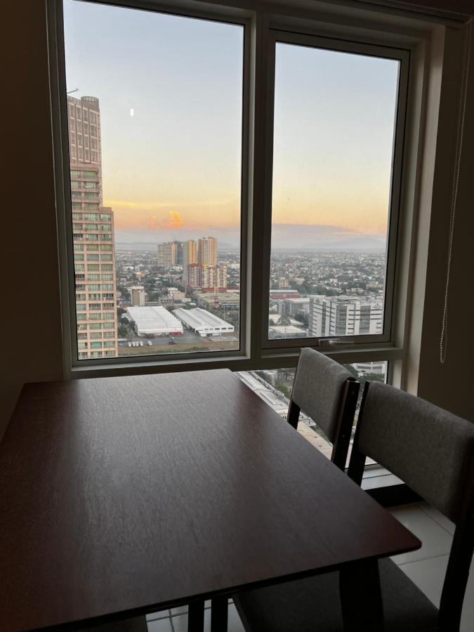 Amazing Views Across Shangrila Mall And Near Megamall Greenfield District Apartment Manila
