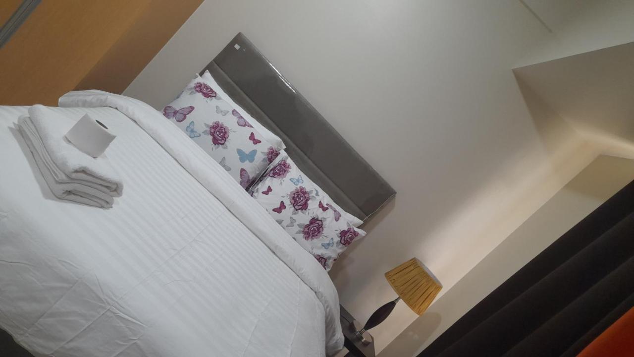 Apartment 81 Newport Boulevard -across Naia Terminal 3
