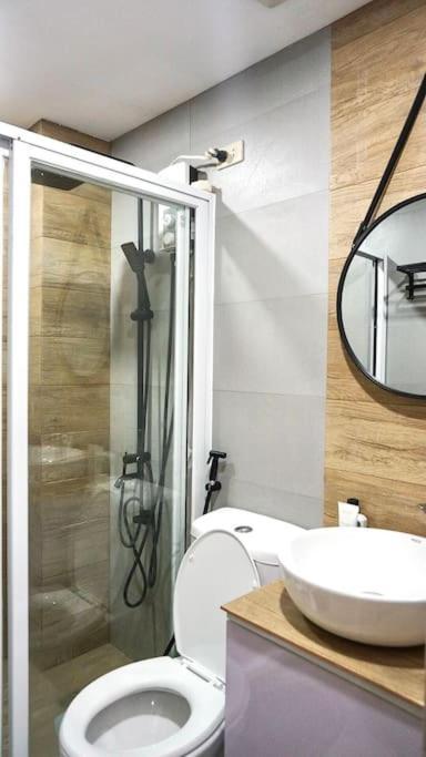 Apartment The Fika Room: Scandi-style Airport With Wi-fi & Netflix *