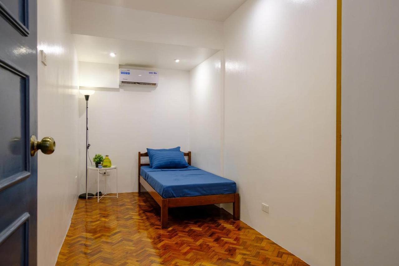 The House Of Windsor - Qc Apartment Manila