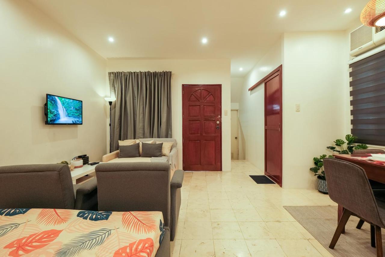 The House Of Windsor - Qc Apartment Manila