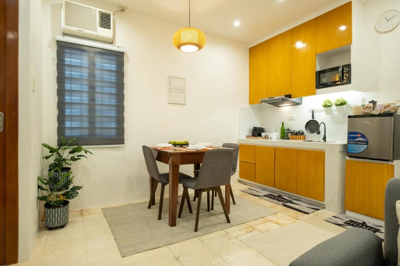 The House Of Windsor - Qc Apartment Manila