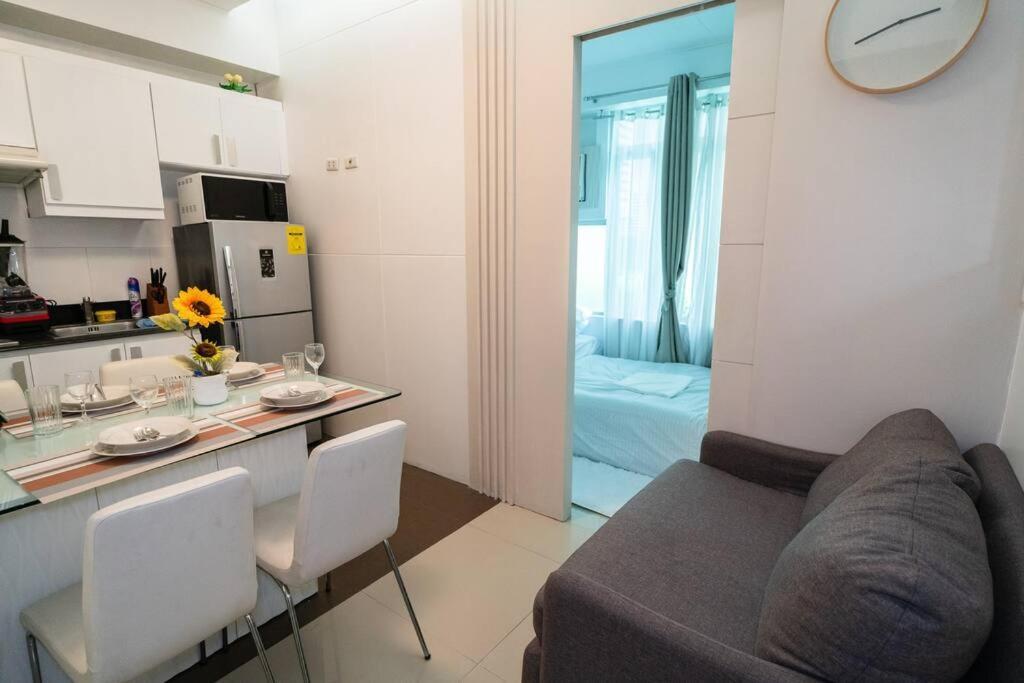 Apartment A2j Executive 1br Near Venice Mall Bgc *