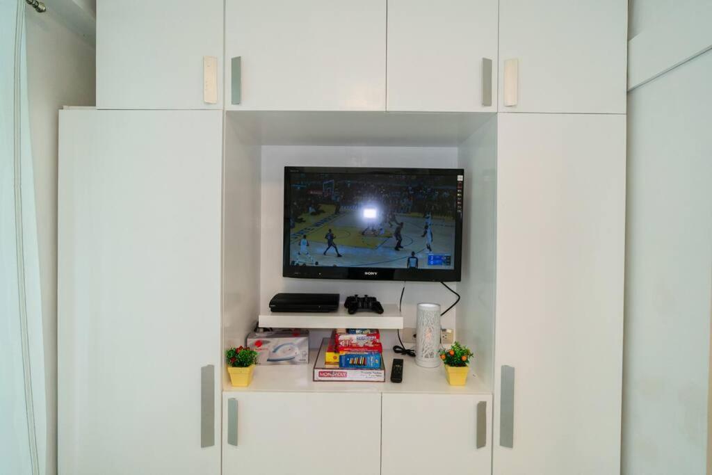 A2j Executive 1br Near Venice Mall Bgc Apartment Manila