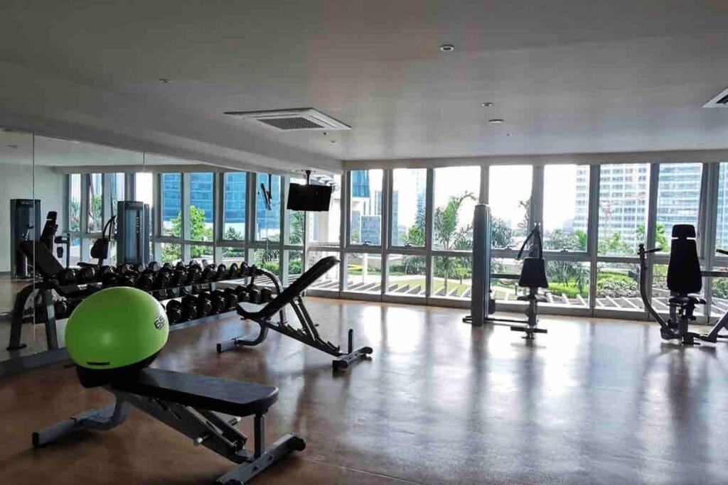 Apartment Luxe 1br W/ Balcony @ Uptown Parksuites Manila