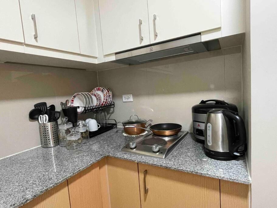 Luxe 1br W/ Balcony @ Uptown Parksuites Apartment *
