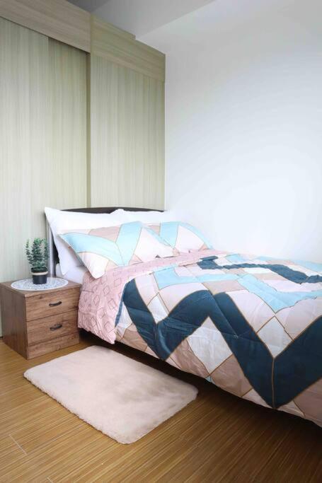 Cozy Place In Taguig With Free Wifi - Near Bgc And Airport Apartment *