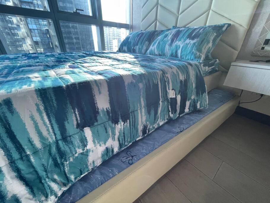 Stylish 1br Uptown Parksuites Bgc, 200mbps/smarttv Apartment *