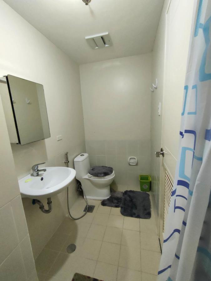 Condo Apartment *