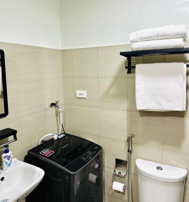 Cozy 1br At Shore 2 With Balcony Apartment *
