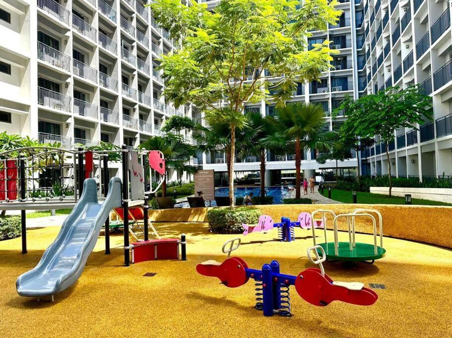 Cozy 1br At Shore 2 With Balcony Apartment Manila