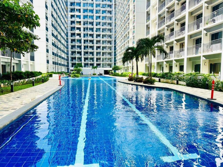 Cozy 1br At Shore 2 With Balcony Apartment