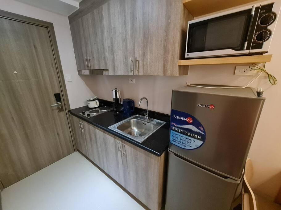 Apartment Chic 2 Bedroom Edsa With Balcony *