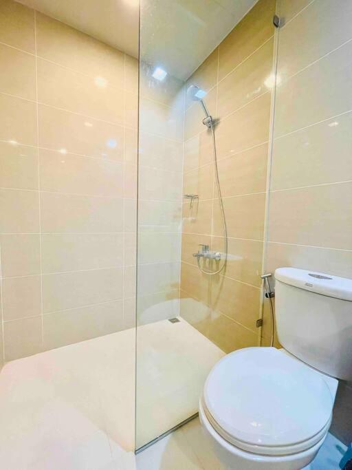 One Uptown 2-bed 1br W/xbox, Netflix In Bgc * Manila