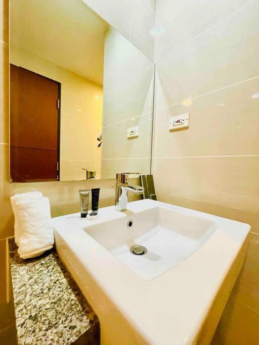 One Uptown 2-bed 1br W/xbox, Netflix In Bgc Apartment *