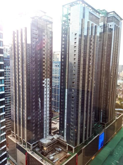 One Uptown 2-bed 1br W/xbox, Netflix In Bgc * Manila