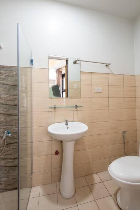 Apartment St. Marvin Makati M301 Manila