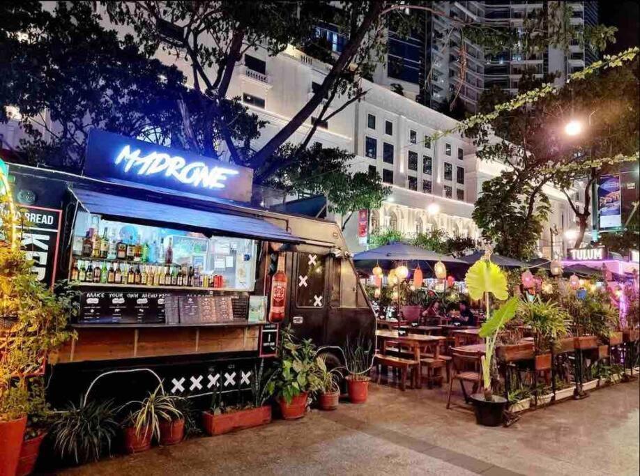 Great Value In Uptown Parksuites Bgc 1br,washer,netflix Apartment Manila