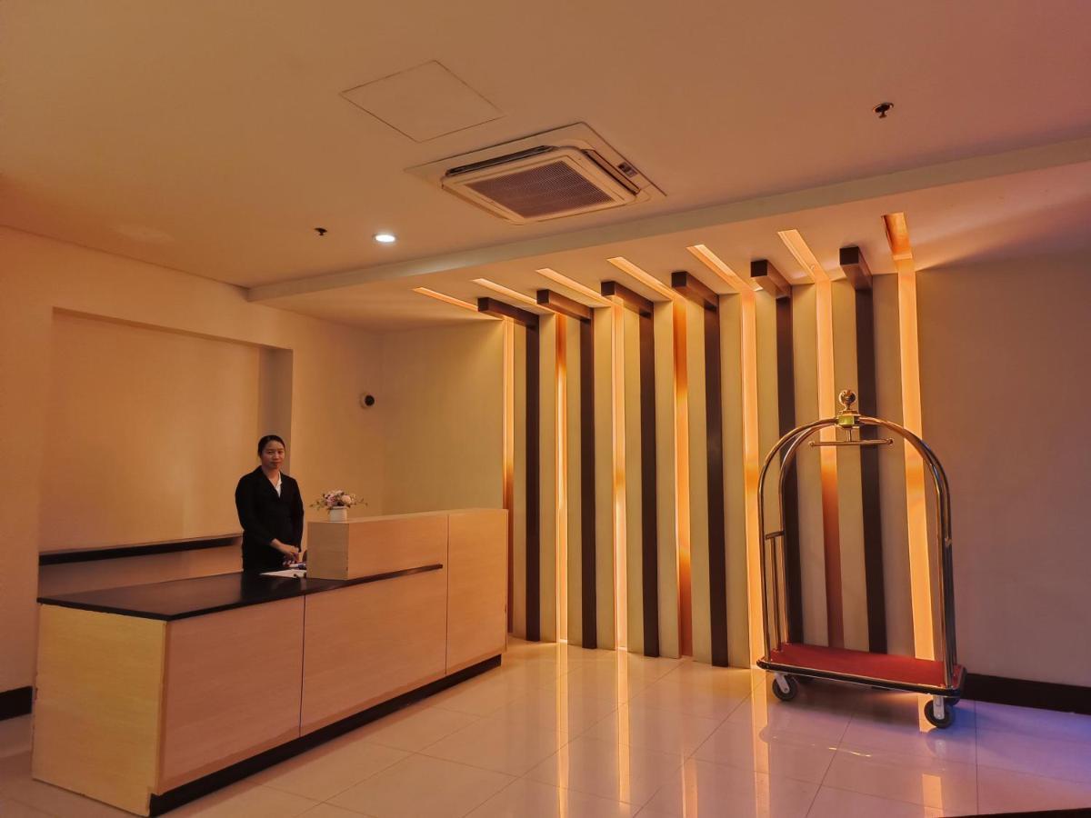 1br At Two Palmtree Across Airport Terminal 3 Apartment