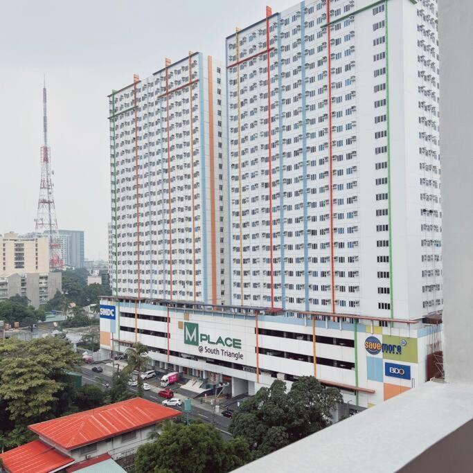 2br Spacious Loft In Qc, Short Walk To M Place *