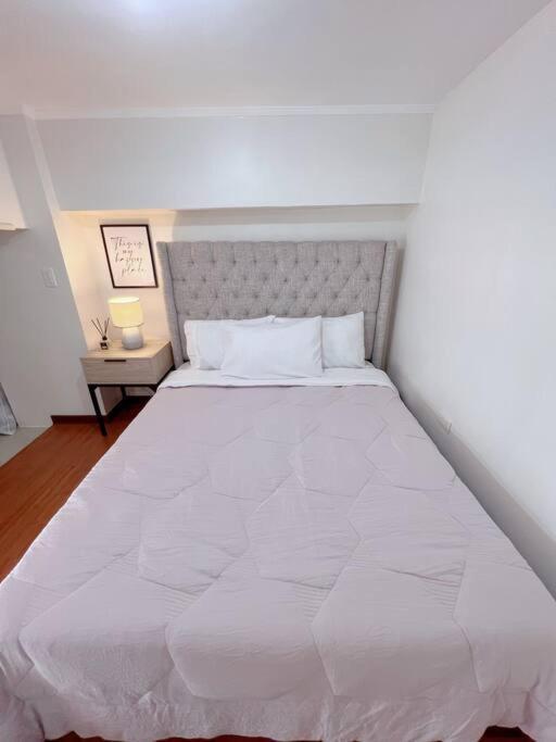 2br Spacious Loft In Qc, Short Walk To M Place