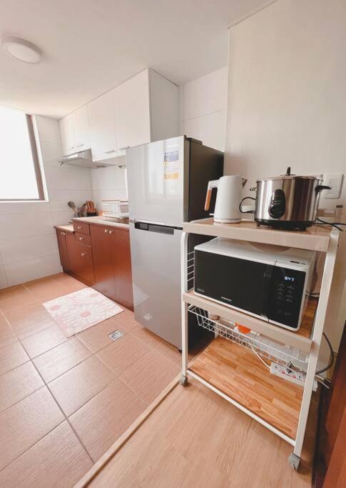2br Spacious Loft In Qc, Short Walk To M Place Apartment