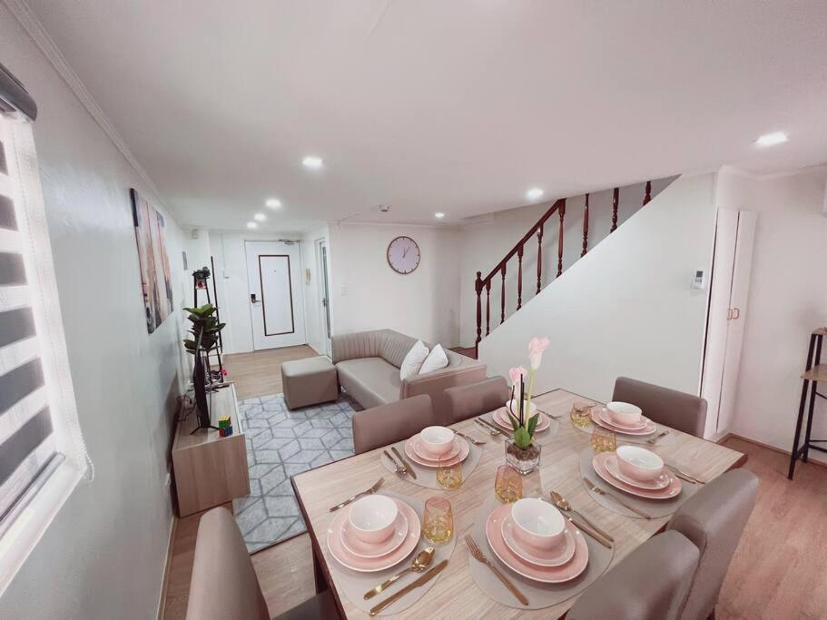 Apartment 2br Spacious Loft In Qc, Short Walk To M Place