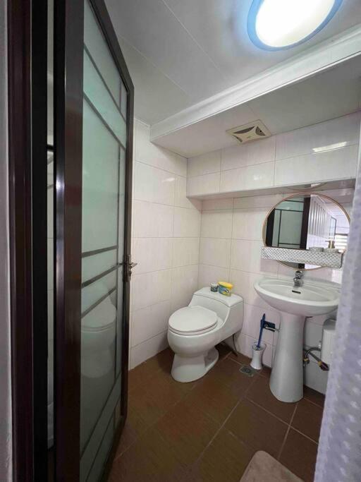 Apartment 2br Spacious Loft In Qc, Short Walk To M Place *