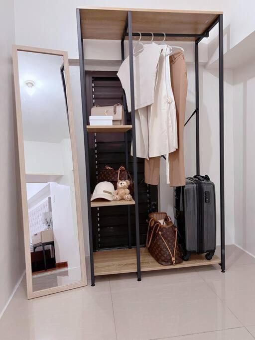 2br Spacious Loft In Qc, Short Walk To M Place Apartment *
