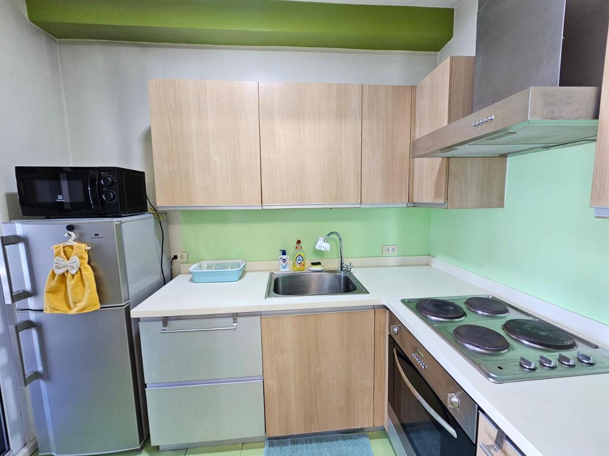 South Of Market Near High Street Bgc Classy & Stylish Studio, Location With View Apartment